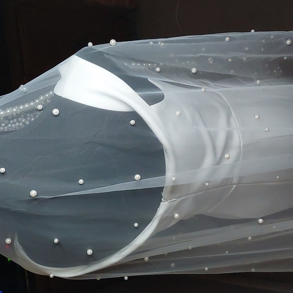 NWOT White Cathedral Tulle Veil with Scattered Faux Pearls main image 11